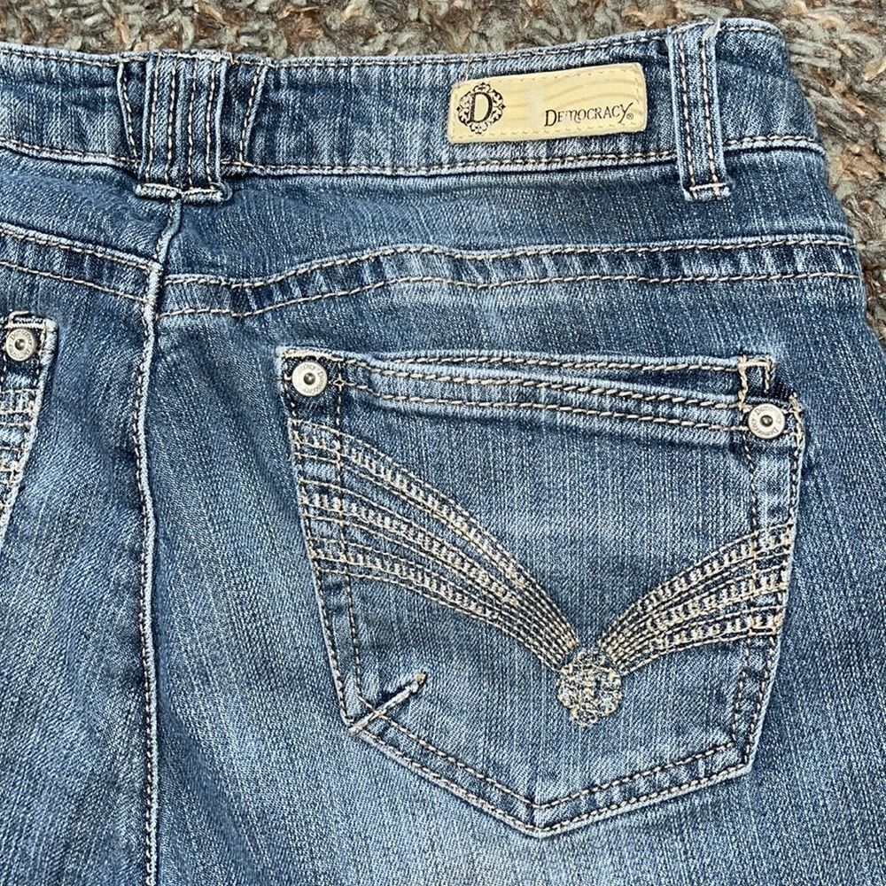 DISTRESSED WOMEN’S SIZE 6 DEMOCRACY SKIMMERS/BERMUDAS jean shorts - Picture 7 of 8